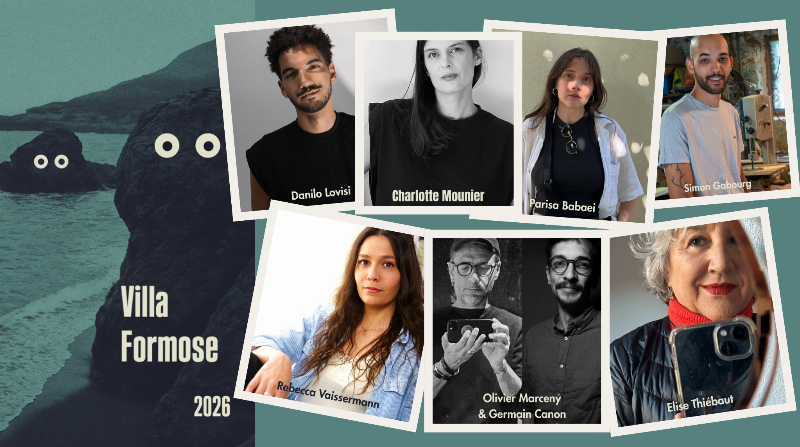 Un artiste français contemporain travaillant sur un paysage numérique immersif, fusionnant réalité et éléments virtuels dans une exposition interactive.